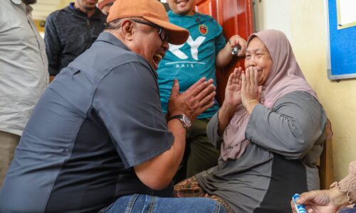 859 KETUA ISI RUMAH TERJEJAS BANJIR TERIMA BANTUAN