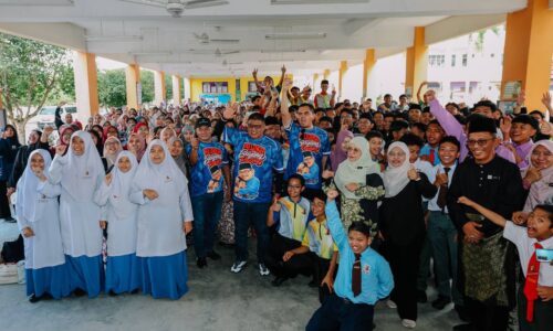 KEMESRAAN TOK RAUF TAWAN HATI WARGA SMK TUN SYED ZAHIRUDDIN