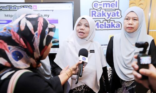 URUSAN DI SMK GHAFAR BABA KINI GUNA E-MEL RAKYAT MELAKA