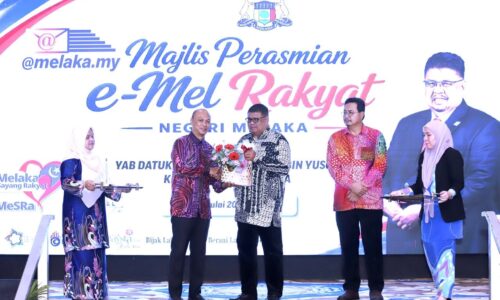 MELAKA SASAR 250,000 PENGGUNA E-MEL RAKYAT TAHUN INI
