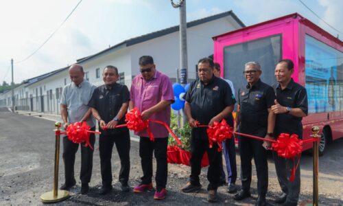 MELAKA NEGERI PERTAMA LAKSANA INISIATIF TIANG FIBER GUNA SAMA