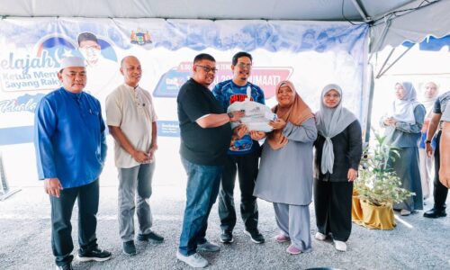 JELAJAH KETUA MENTERI SAYANG RAKYAT RAIH SOKONGAN ANAK MUDA KUALA LINGGI