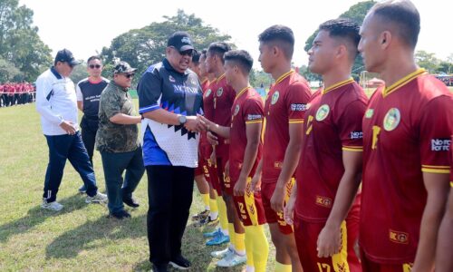 TOK RAUF SAKSIKAN KEMERIAHAN KEJOHANAN SUKAN BADAN BERUNIFORM DI KEM TERENDAK 