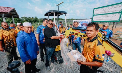 TOK RAUF SUMBANG JENGKAUT MINI MUDAHKAN URUSAN PENGEBUMIAN DI KAMPUNG LADANG