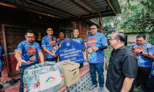 RUMAH UZUR DIMAKAN ANAI-ANAI, TOK RAUF UMUM RM70,000 BINA RUMAH BAHARU