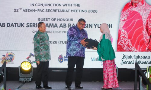 ‘STOM’ BUKTI MELAKA TELUS, PERKASA INTEGRITI PEROLEHAN AWAM