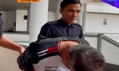 PENJUAL KEROPOK DIDAKWA CEROBOH, SELUDUP TEMBAKAU KE DALAM PENJARA GUNA DRON