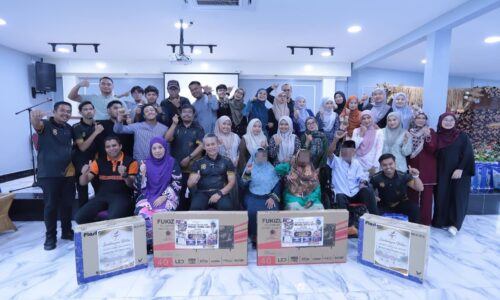 8,000 DIJANGKA SERBU MENARA TAMING SARI 31 OGOS INI