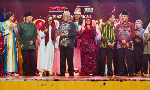 TYT HAYATI MAGIS CINTA QAIS DAN LAILA DI PANGGUNG BANGSAWAN