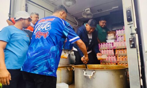 BANJIR: SKUAD TOK RAUF GERAKKAN BANTUAN SEGERA, AGIH 2,000 PEK MAKANAN