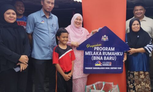 WARGA EMAS SEBAK, RUMAH UZUR DIGANTI BAHARU