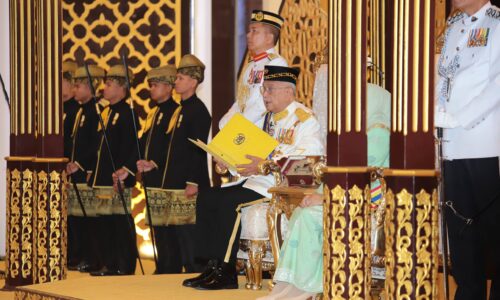 TUN DR. MOHD ALI PUJI PENTADBIRAN AB RAUF, LAKSANA INISIATIF DEMI KESEJAHTERAAN RAKYAT