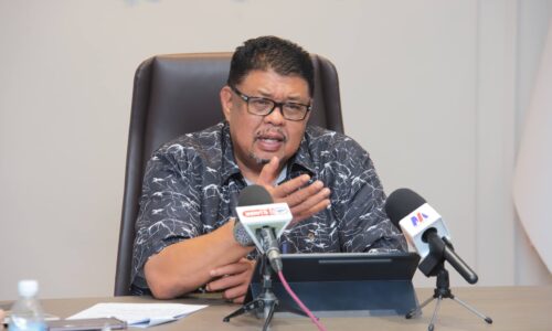 151 MENARA MELAKA DILENGKAPI GENTIAN OPTIK SEPANJANG 200KM