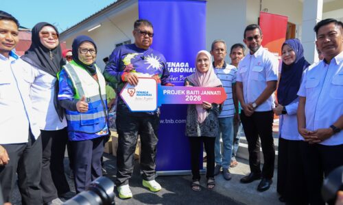 IBU ENAM ANAK LEGA, MILIKI RUMAH SENDIRI