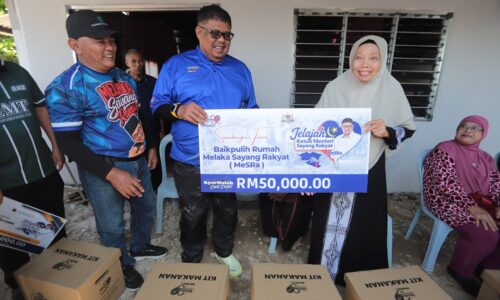 TERIMA KASIH KETUA MENTERI DATANG RUMAH SAYA