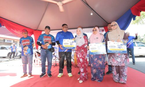 RAHMAD BAWA KHIDMAT KEBAJIKAN DEKATI RAKYAT AYER MOLEK