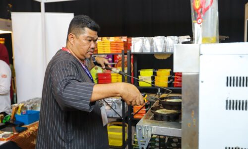 DARI KAMPUNG PULAU, KUIH BAKAR DAK SERUL LEBAR SAYAP DI MIHF 2026
