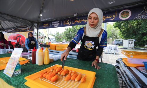 SOKONGAN MAIM BANTU USAHAWAN PASAR MALAM BERKEMBANG