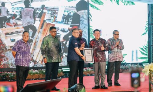 HLN 2026: MELAKA CIPTA REKOD HASILKAN 361 PERABOT DARI SISA KAYU