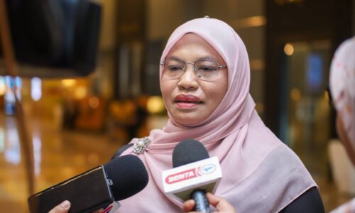 SUK WANITA PERTAMA MELAKA, SALHAH TEKAD PERKASA GAGASAN ‘MESRA’
