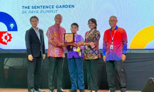 CIPTA APLIKASI BAHASA INGGERIS, MURID PPKI RANGKUL GELARAN JOHAN