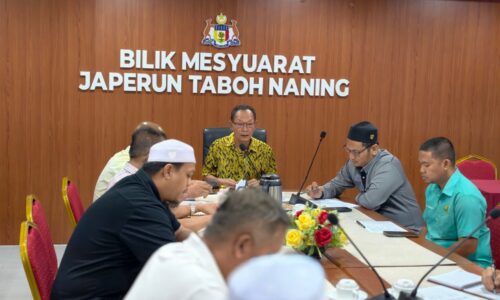 WRUR TABOH NANING: SEMBILAN HARI BERSAMA RAKYAT