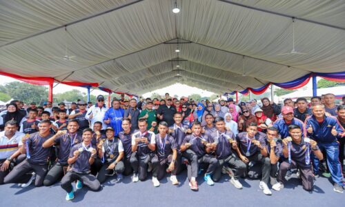 MELAKA TERUSKAN KEJOHANAN SUKAN BADAN BERUNIFORM 