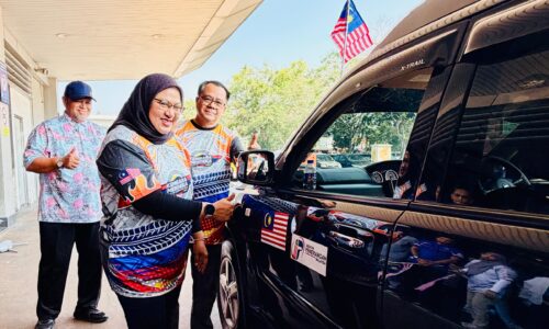 84 KOMUNITI MADANI JADI JENTERA AKAR UMBI SEMARAK KEMPEN KIBAR JALUR GEMILANG