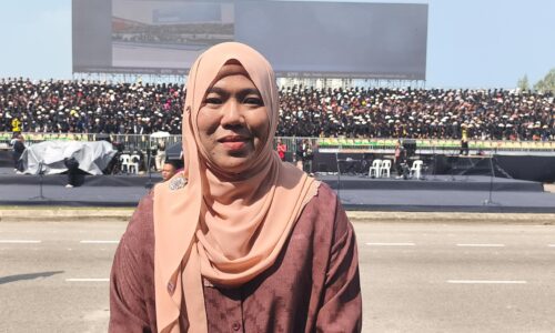 BUSANA UNIK TARUHAN MPHTJ PERTAHAN KEJUARAAN PERBARISAN