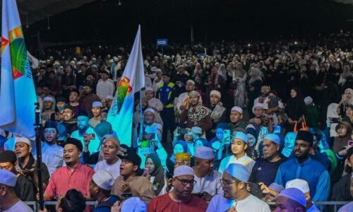 10,000 UMAT ISLAM MERIAHKAN MELAKA BERSELAWAT