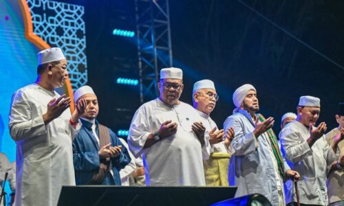 MELAKA BERSELAWAT: MALAM PENUH KEBERKATAN, KEBERSAMAAN – AB RAUF