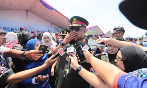 KETUA MENTERI SEBAK LIHAT SOKONGAN RAKYAT MELAKA SEMARAK HARI KEBANGSAAN