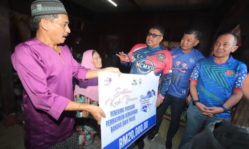 ‘SENTUHAN KASIH BERSAMA’ BAIK PULIH 5 KEDIAMAN ASNAF DUN TELOK MAS