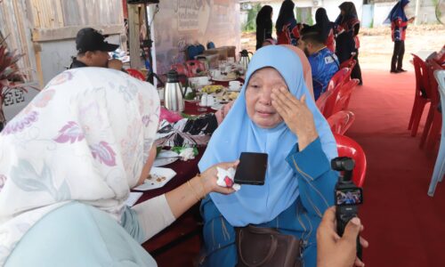 IBU TUNGGAL SEBAK, JELAJAH KETUA MENTERI MAKBULKAN DOA BAIKI RUMAH UZUR