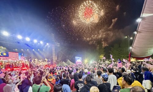 30,000 HIDUPKAN AMBANG MERDEKA MELAKA DI KLEBANG