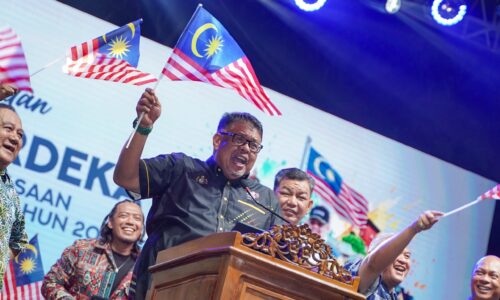 AKAR ANAK MUDA MELAKA MESTI KUAT, BERANI TEMBUS DUNIA