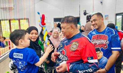 KASIH SAYANG TOK RAUF BUAT ANAK ISTIMEWA DUYONGKITA