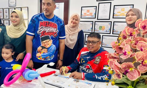 IBU BAPA PUJI KOMITMEN MELAKA SAYANGI ANAK ISTIMEWA