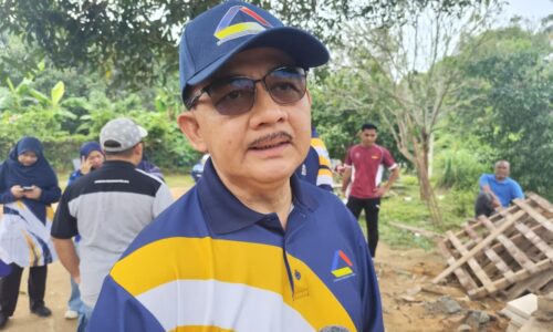TIGA KELUARGA DI DUN GADEK TERIMA KEDIAMAN BAHARU