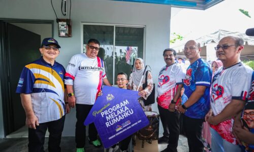 RUMAH BAHARU JADI SIMBOL HARAPAN BUAT AMRAN SEKELUARGA