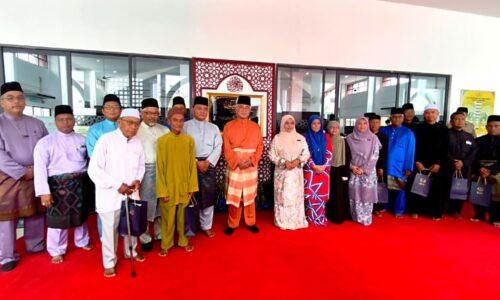 TUN DR. MOHD ALI SEMPURNAKAN PERASMIAN MASJID AL-MUKMINUN SERI MENDAPAT
