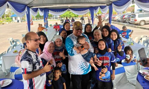 JELAJAH KETUA MENTERI SAYANG RAKYAT BAWA BERITA BAIK UNTUK DUN MACHAP JAYA