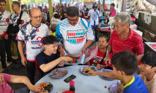 TOK RAUF AGIH KUIH DARI MEJA KE MEJA, SANTUNI MASYARAKAT CINA MACHAP BARU