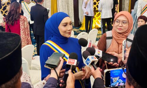 ZIANA ZAIN BERSEMANGAT TERUS HARUMKAN NAMA MELAKA