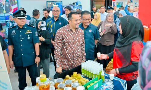 MELAKA SHOWCASE ANGKAT JENAMA 64 USAHAWAN KE PASARAN KL