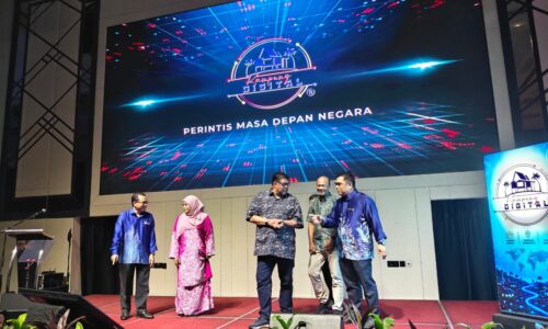 2,500 TOPI KELEDAR ‘LIMITED EDITION’ UNTUK PENGUJUNG BERTUAH KARNIVAL ANAK MUDA MELAKA