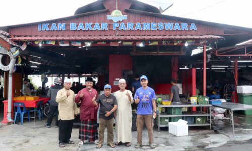 IKAN BAKAR TELOK MAS JADI FENOMENA