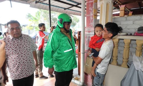 MELAKA MEMANG LAIN MACAM, RAKYAT TERKEJUT KETUA MENTERI SENDIRI HANTAR MAKANAN