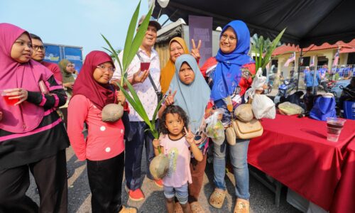 BERBALOI BERATUR PANJANG BELI AYAM RM5