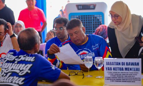 MASALAH RAKYAT TAK TERLEPAS, WAKIL RAKYAT MELAKA JADI MATA DAN TELINGA